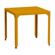 Table carrée en acier mat safran 79 cm Hegoa - Matière