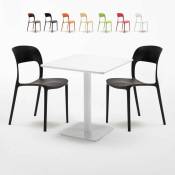 Table carrée 70x70 blanche et 2 chaises colorées