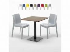 Table carrée 70x70 effet bois avec 2 chaises colorées