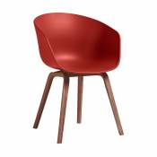 Chaise rouge en noyer About A Chair 22 - HAY