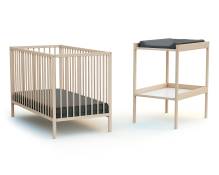 Chambre bébé lit et table à langer en bois