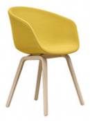 Fauteuil rembourré About a chair AAC23 / Tissu intégral & chêne verni mat - Hay jaune en tissu