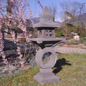 Lanterne japonaise pagode zen en pierre de lave 105