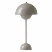 Lampe de table Flowerpot VP3 / H 50 cm - By Verner Panton, 1968 - &tradition gris en métal