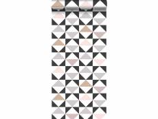 Papier peint triangles blanc, noir, gris chaud et vieux rose - 139094 - 0,53 x 10,05 m 139094